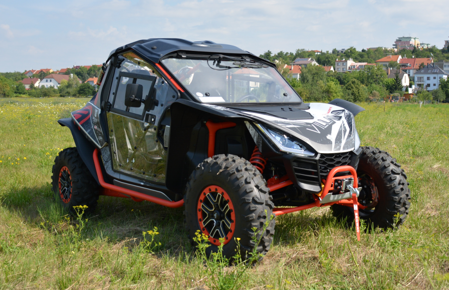 Čtyřkolka Segway Villain s kabinou od firmy DFK Cab.